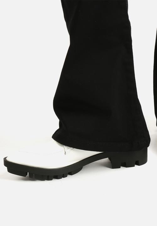 Vero Moda - Sally Super Slim Flared Jeans