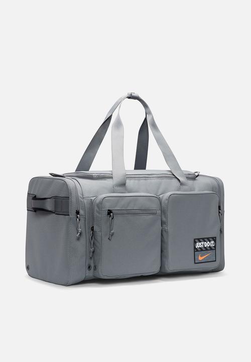 Nike - Nike utility power-smoke - grey 