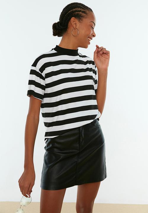 Trendyol - Striped basic turtleneck T-shirt - black & white
