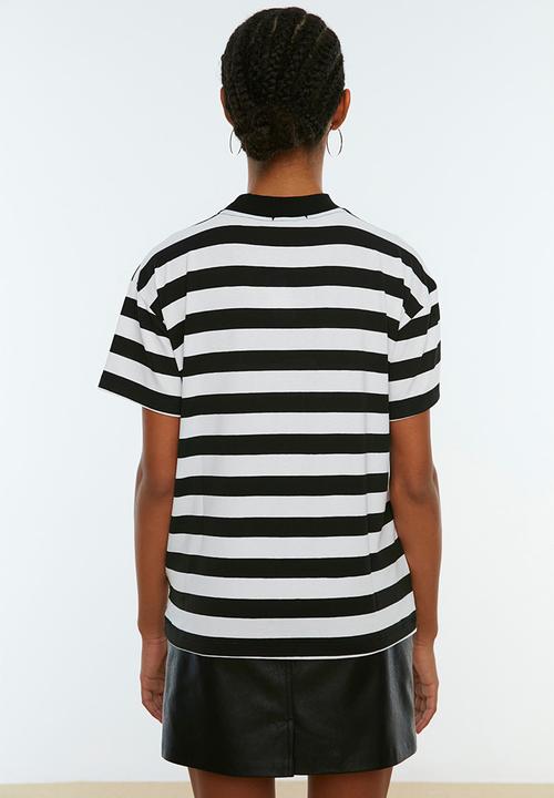 Trendyol - Striped basic turtleneck T-shirt - black & white