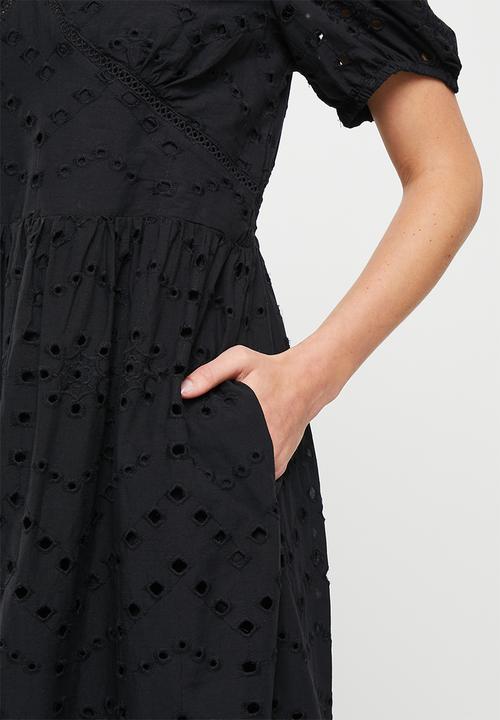 Me&B - Lace embroidered empire cut dress - black
