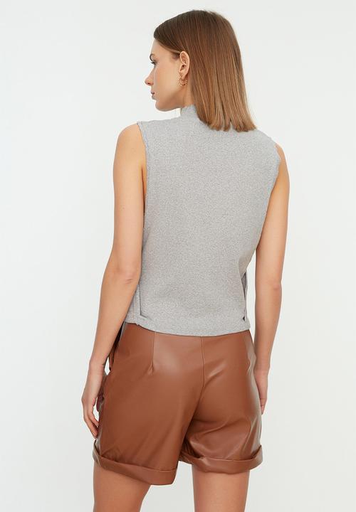 Trendyol - High neck open side top - grey