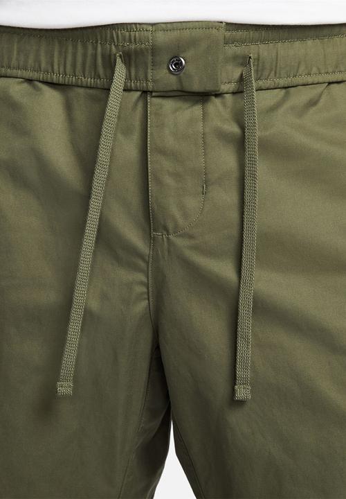 Nike - M Nike club woven unlined utility pant - medium olive & white