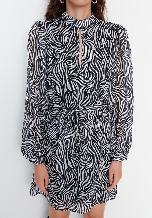 Trendyol - Print belted balloon sleeve dress - black