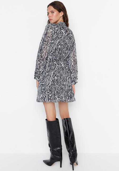 Trendyol - Print belted balloon sleeve dress - black