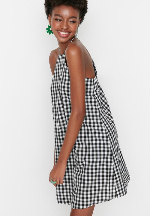 Trendyol - High neck gingham dress - black