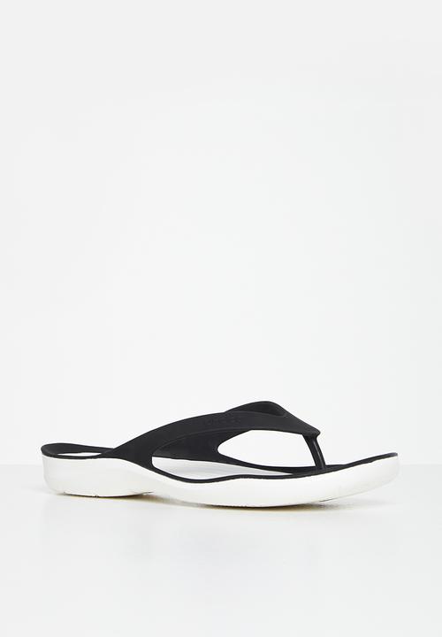 Crocs - Swiftwater flip flops - black & white
