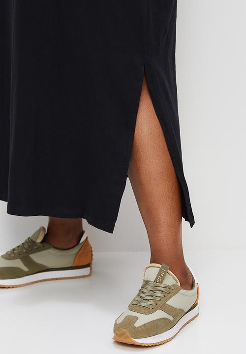 Superbalist - Knit midi shift dress - black