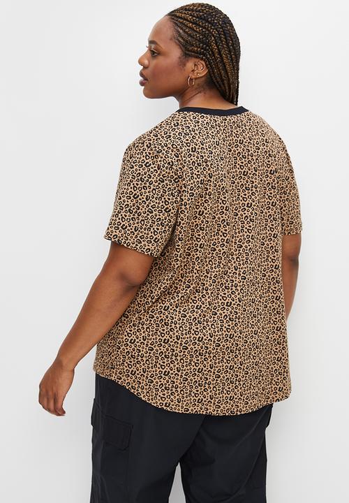 Superbalist - Basic crew aop tee - stone leopard print