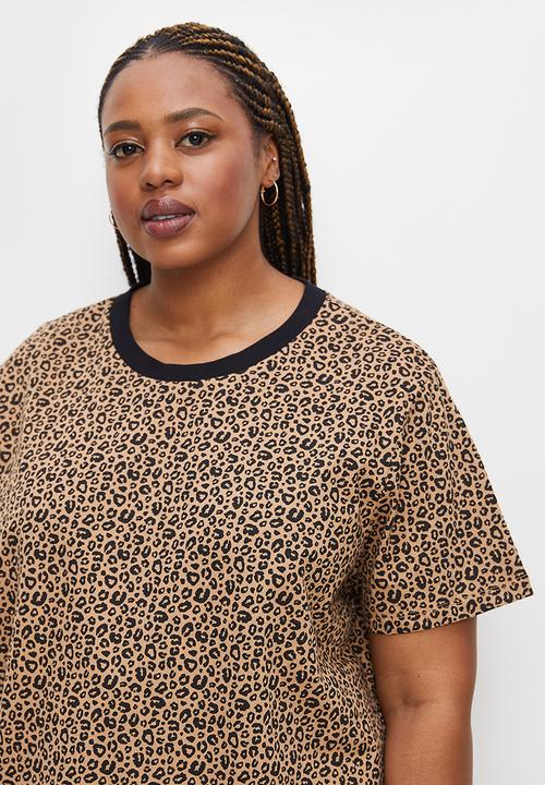 Superbalist - Basic crew aop tee - stone leopard print
