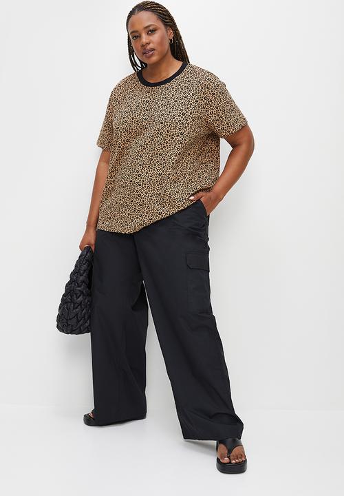 Superbalist - Basic crew aop tee - stone leopard print