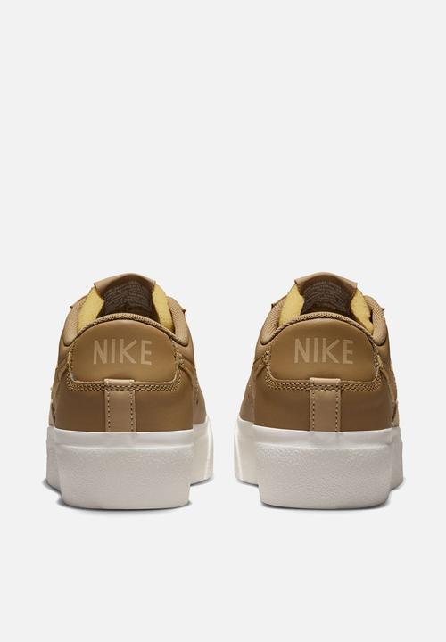 Nike - Nike Blazer Low Platform