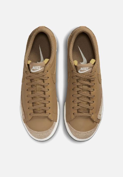 Nike - Nike Blazer Low Platform