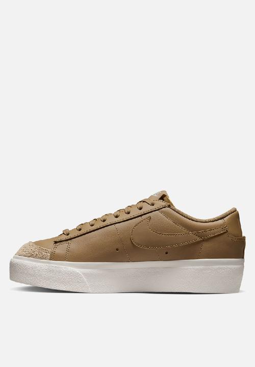 Nike - Nike Blazer Low Platform
