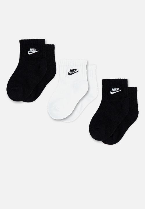 Nike - Core futura gripper - black & white