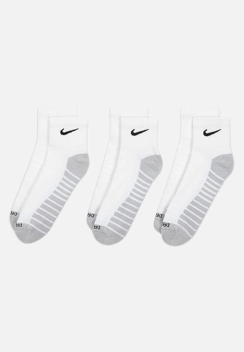 Nike - Nike everyday max cushioned - white