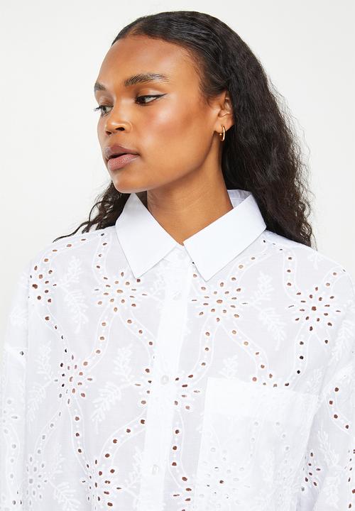 Me&B - Scalloped hem edge oversized shirt with pocket fully embroidered - white