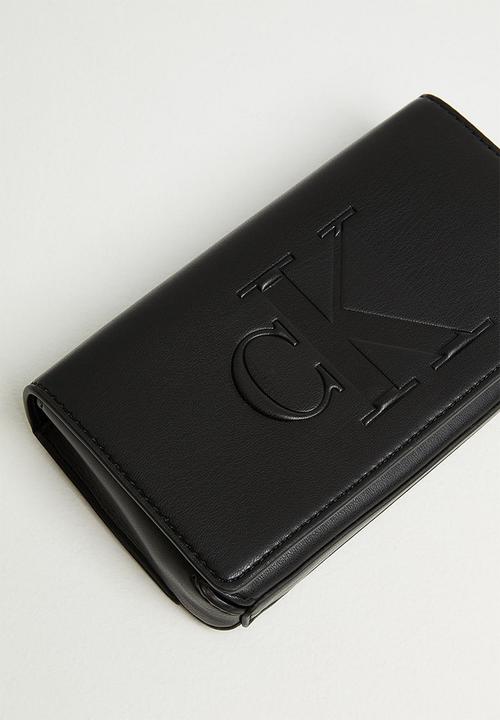 Calvin Klein - Sculpted phone crossbody chain - black