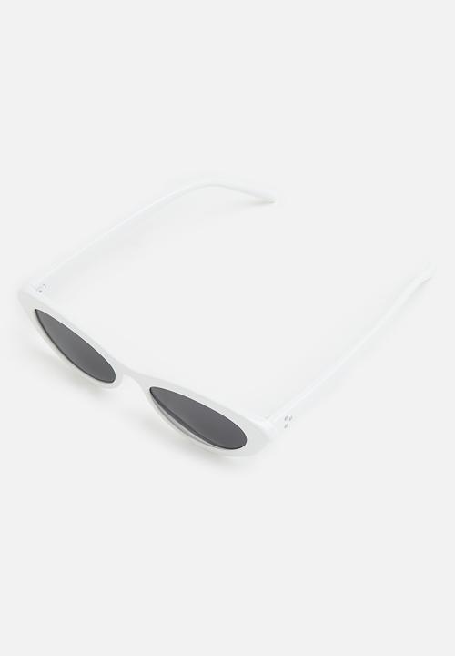 Superbalist - Kendall oval sunglasses - white