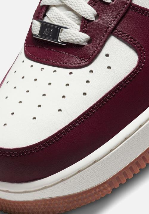 Nike - Nike air force 1 '07 lv8 - sail & night maroon-gum med brown