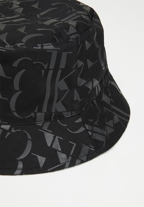 Calvin Klein - Sleek rev bucket hat aol - black & white 