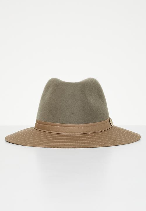 Simon and Mary - Charks - fawn & khaki