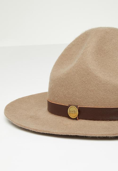 Simon and Mary - Mounty trad - fawn