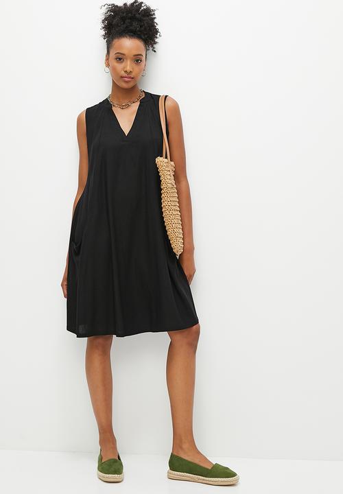 edit - Linen pocket detail swing dress - black