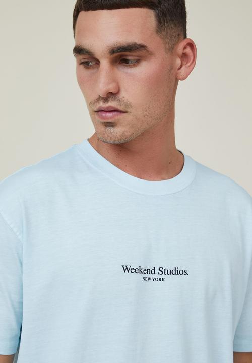 Cotton On - Easy T-shirt - blue mist/weekend studios serif