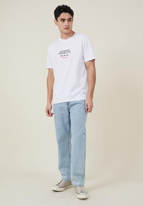 Cotton On - Loose fit classic T-shirt - white/academie sportive flags