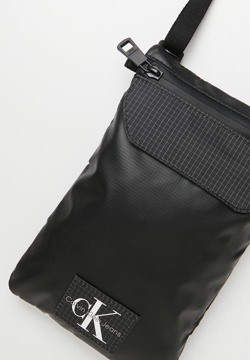 Calvin Klein - Utility grid xbody - black