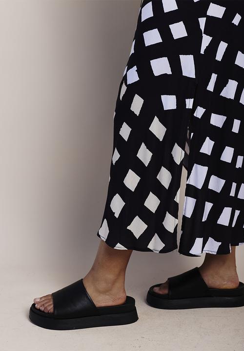 Me&B - Plus curved kimono full skirt maxi dress - black & white