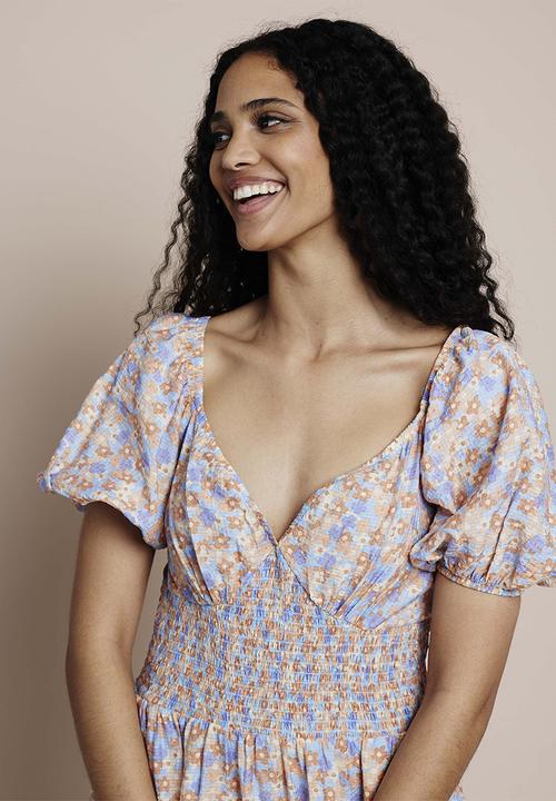 Me&B - Shirring curved band dress with pockets - blues floral ditsy