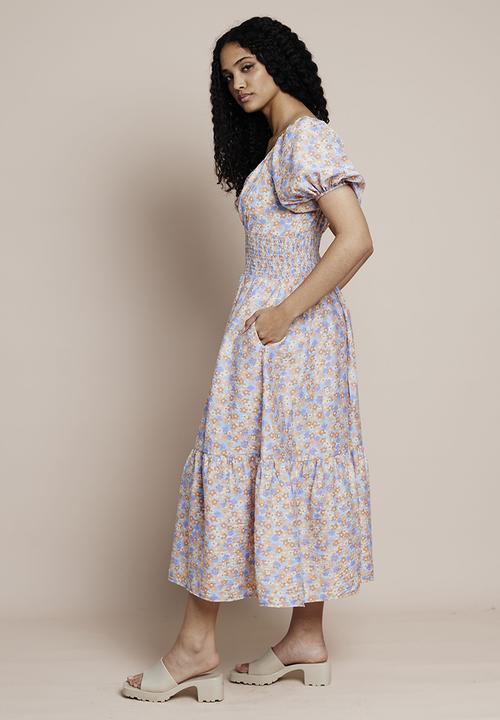 Me&B - Shirring curved band dress with pockets - blues floral ditsy