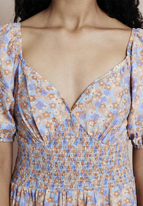 Me&B - Shirring curved band dress with pockets - blues floral ditsy