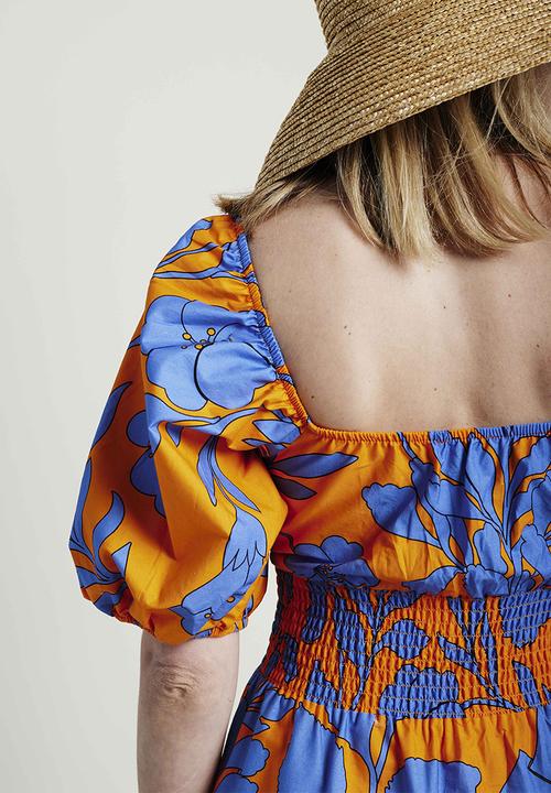 Me&B - Plus shirring curved band dress with pockets - bright orange blue floral
