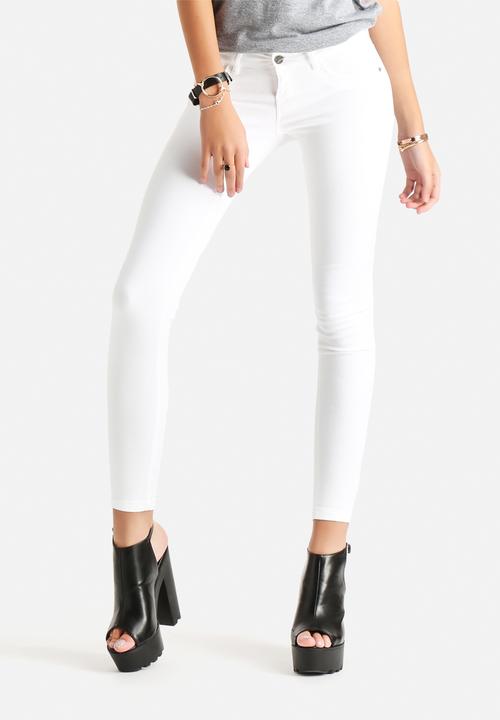 white ankle grazer jeans