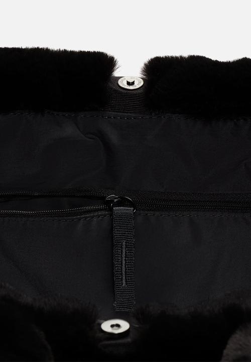 Nike - W nsw faux fur tote - black/black/sail