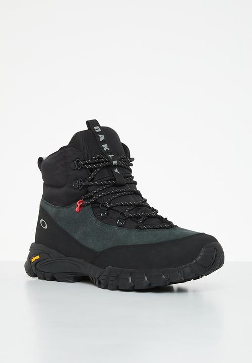 Oakley - Traverse boot - triple black
