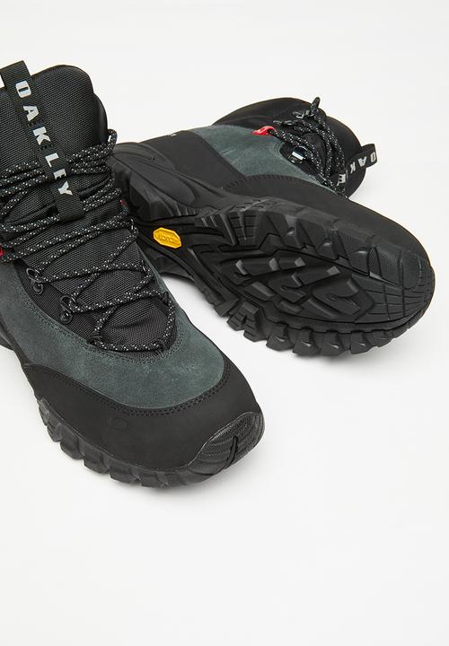 Oakley - Traverse boot - triple black