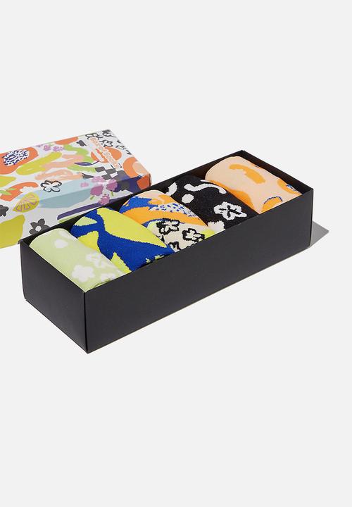 Typo - Box of socks - fruit basket 