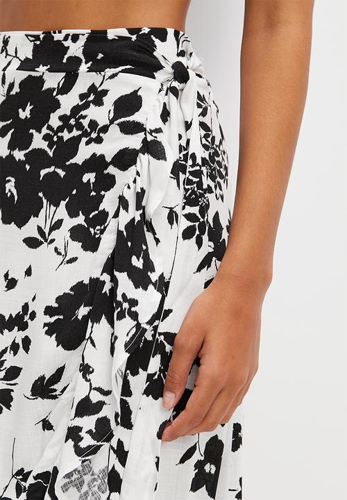MILLA - Co-ord ruffle wrap skirt - white & black 
