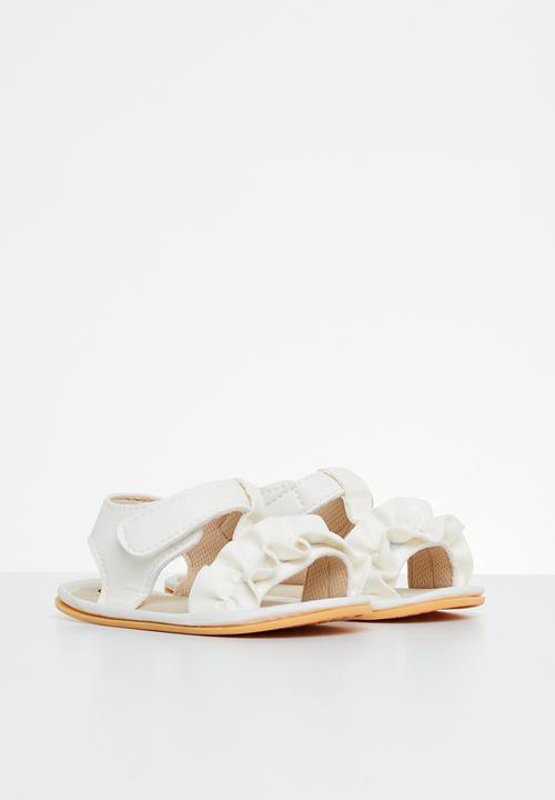 Pop Candy - Baby sandal with ruffles - white