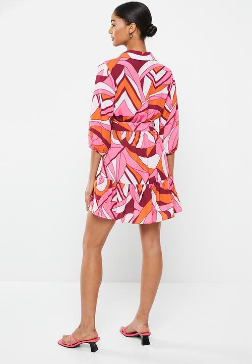 SISSY BOY - Trust your process: layered dress with belt - cerise pink & orange