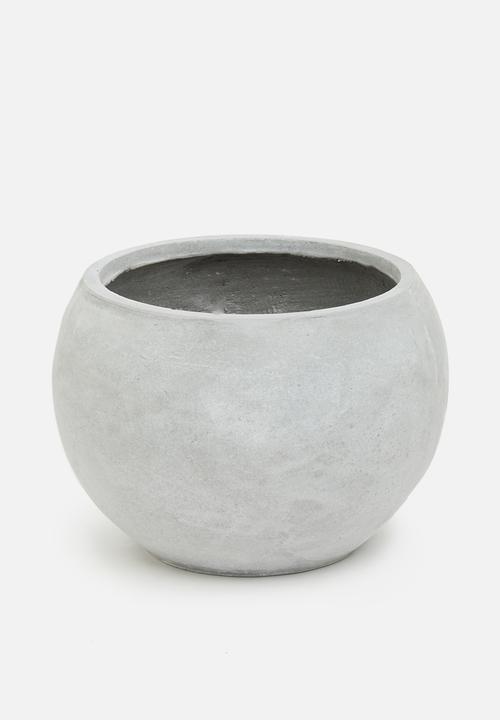 Riri outdoor planter - cement