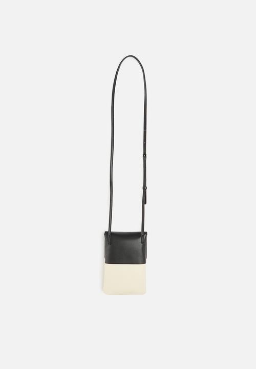 Calvin Klein - Sculpted phone crossbody hero - black & white