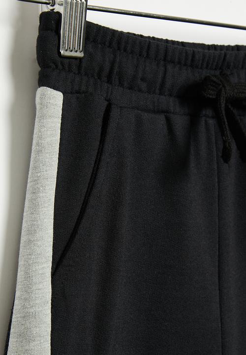 Superbalist - Fleece cargo shorts  - black & grey melange