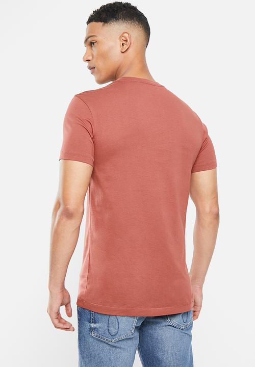 Calvin Klein - Institutional logo slim tee - terracotta tile