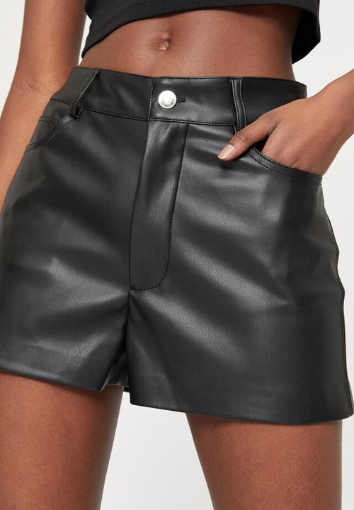 Cotton On - Vegan leather mini short - black
