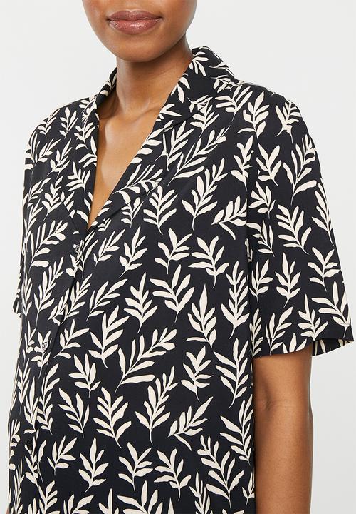 Superbalist - Maternity woven button down sleep set - black based leaves
